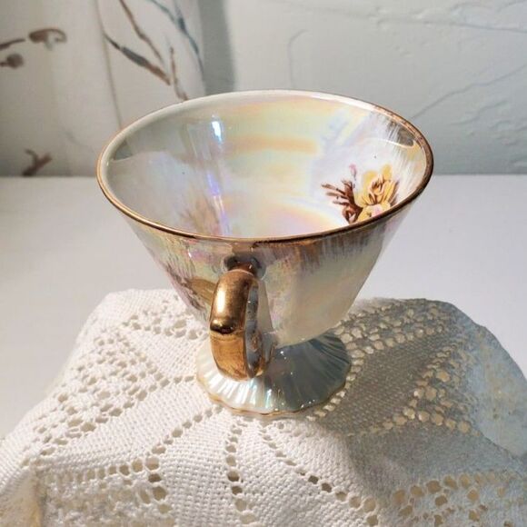 Iridescent Porcelain Teacup Japanese Origin~Vintage~ - Picture 2 of 4